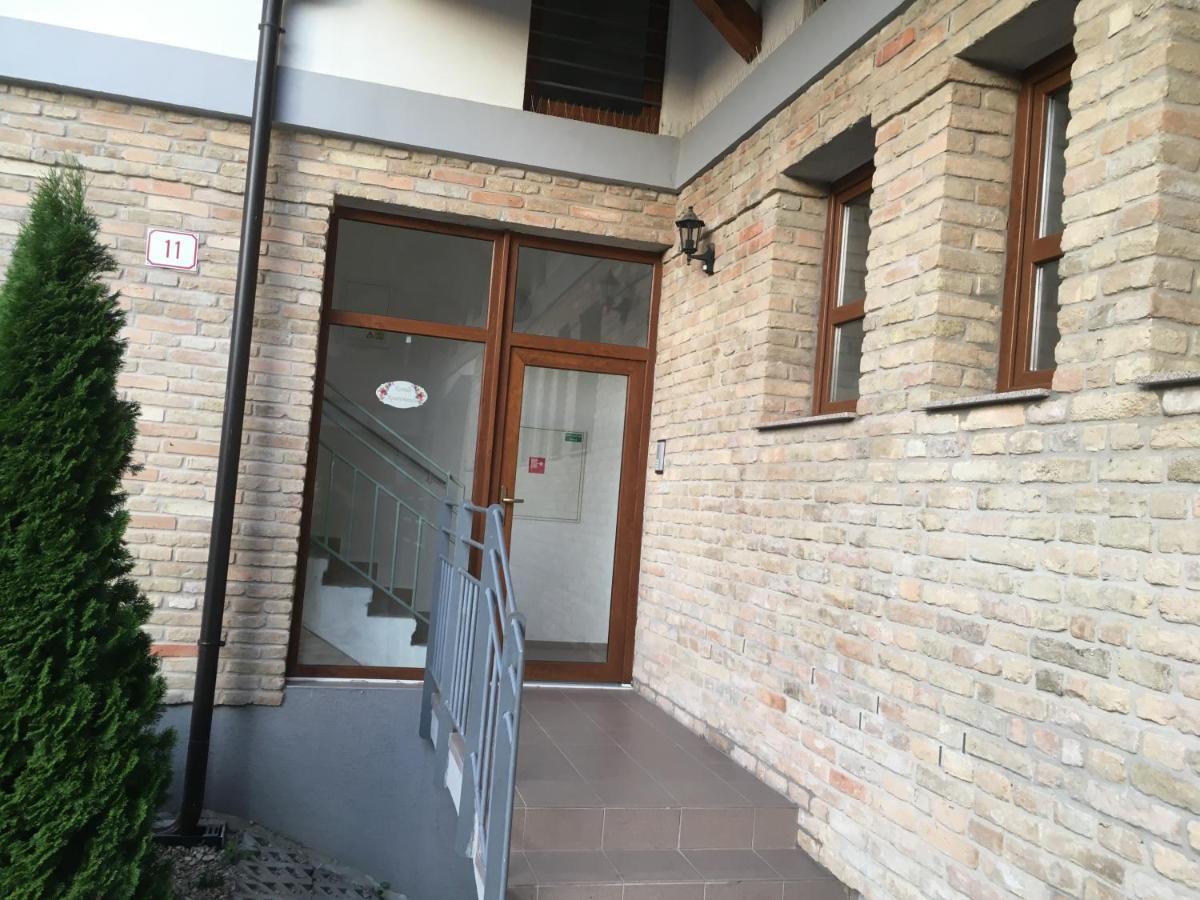 Konde Apartments A Dunajská Streda Εξωτερικό φωτογραφία