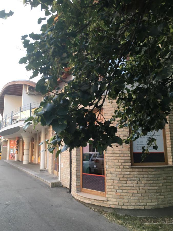 Konde Apartments A Dunajská Streda Εξωτερικό φωτογραφία